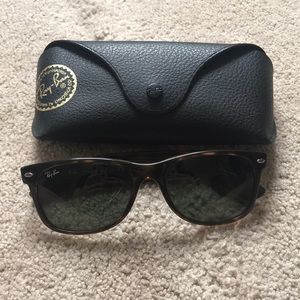 Ray Ban New Wayfarer sunglasses
